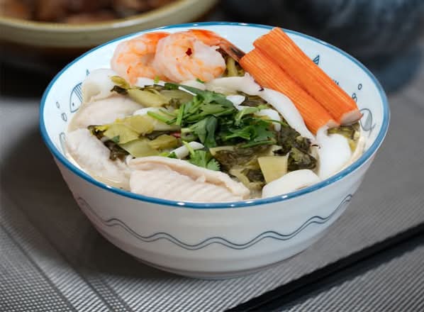 Sichuan pepper pickled fish soup (酸菜魚湯)